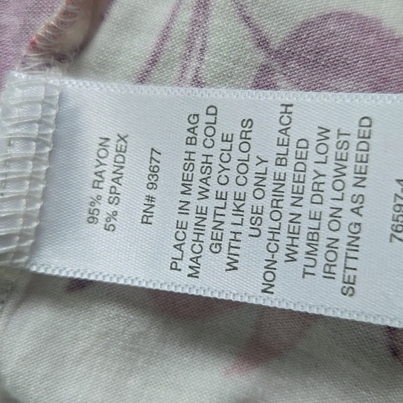 Liz Claiborne Floral Flutter Sleeve V-Neck Soft Rayon Summer Top Size L - Picture 6 of 6